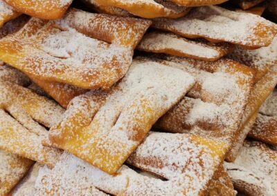 Chiacchiere con zucchero a velo