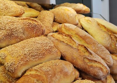 Schiacciatelle e bastoncini di pane